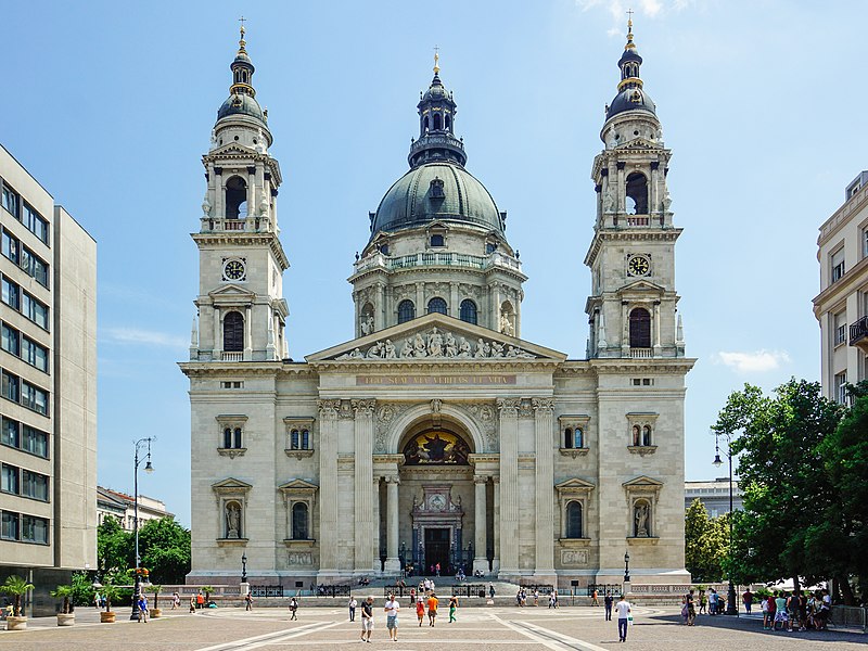 800px Budapest St. Stephens Basilica C16